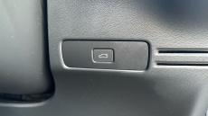 Volvo XC40 2.0 B4P Ultra Dark 5dr Auto Petrol Estate